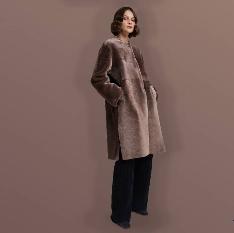 La collection automne-hiver Manzoni 24, des vêtements intemporels, chics et élégants.