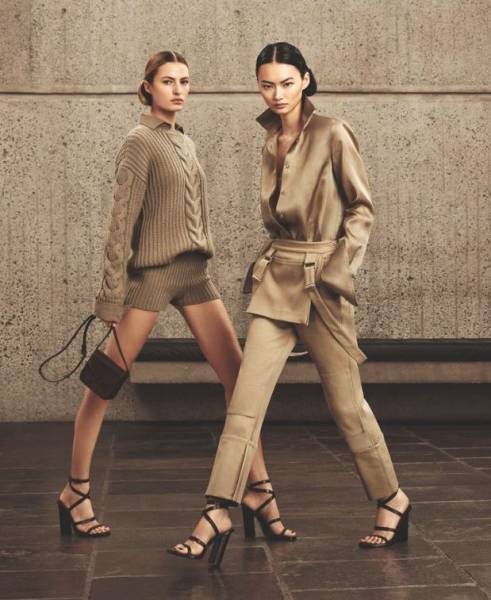 La nouvelle collection Printemps-été 2024 de la Maison Italienne Max Mara, fais la part belle aux pantalons amples en lin.